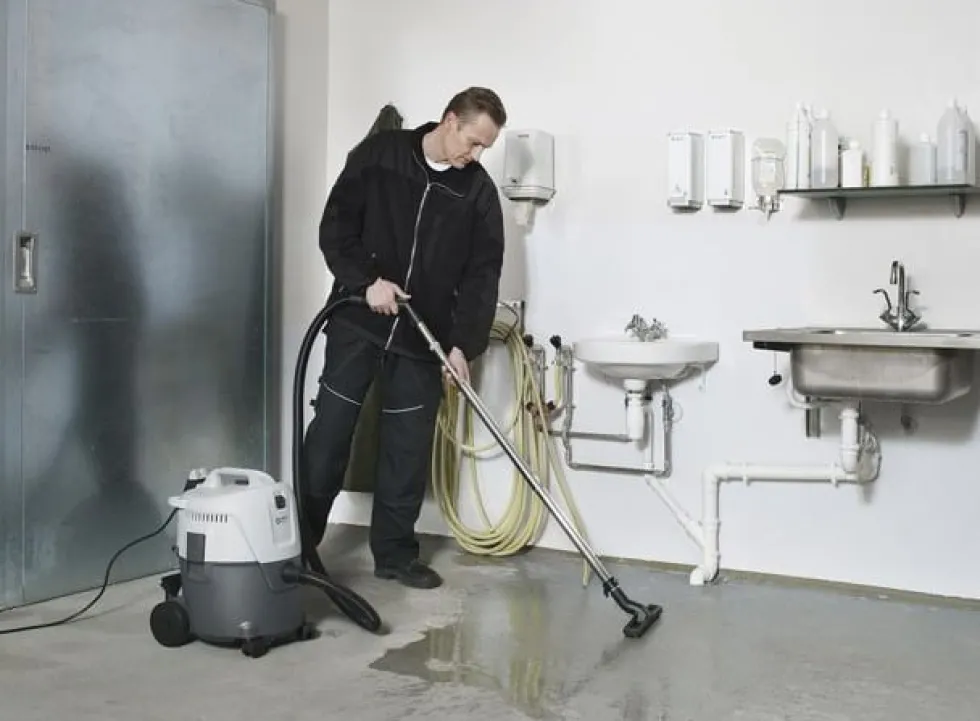 Torr/Våt dammsugare NILFISK VL200 PC